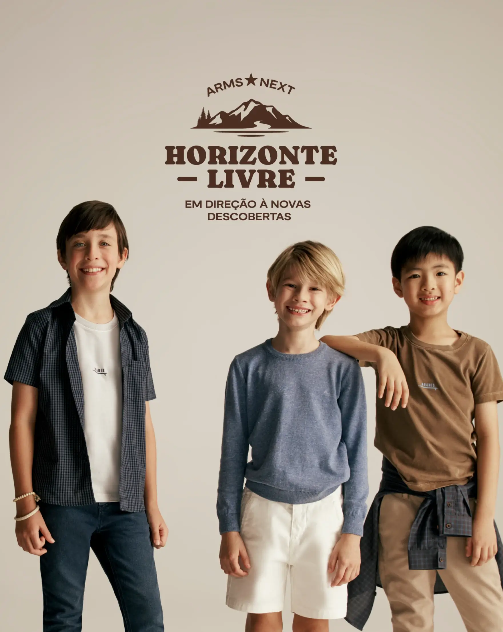 Meninos usando roupas da coleção horizonte livre aramis next